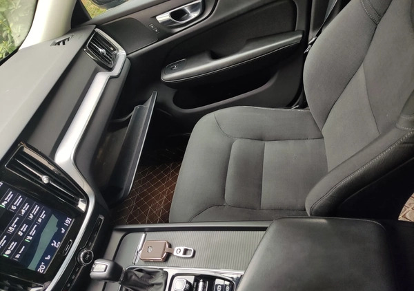 Volvo V60 cena 69699 przebieg: 280960, rok produkcji 2018 z Dobrzyca małe 781
